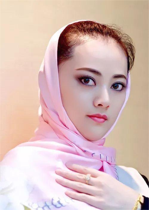 放歌丝路的天籁之音&mdash;&mdash;记女高音歌唱家陈思曼